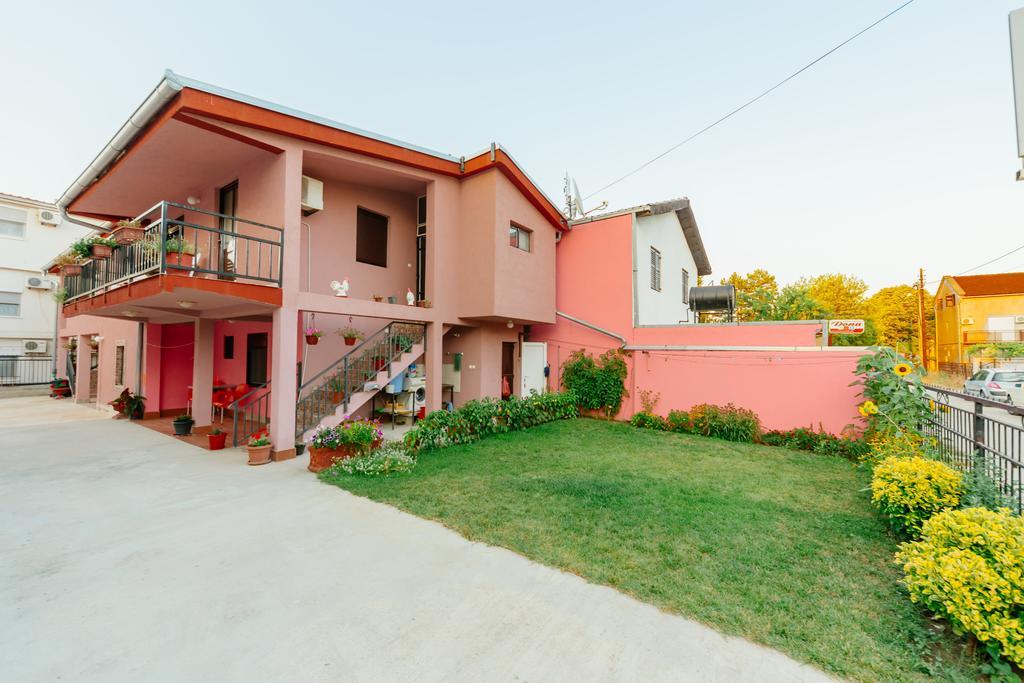 Mc Apartments Улцин Екстериор снимка