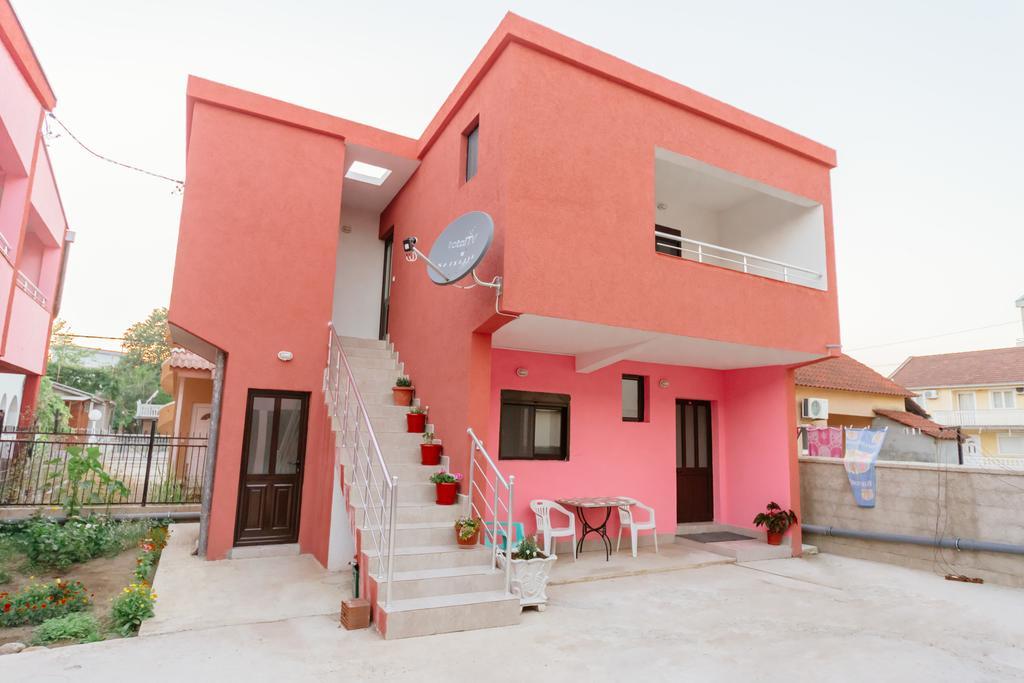 Mc Apartments Улцин Екстериор снимка