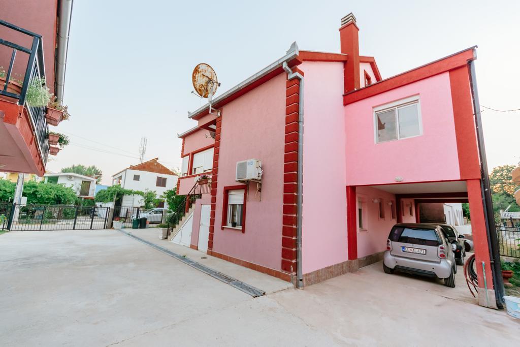 Mc Apartments Улцин Екстериор снимка