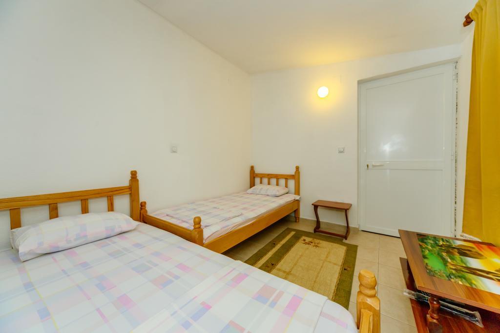 Mc Apartments Улцин Екстериор снимка