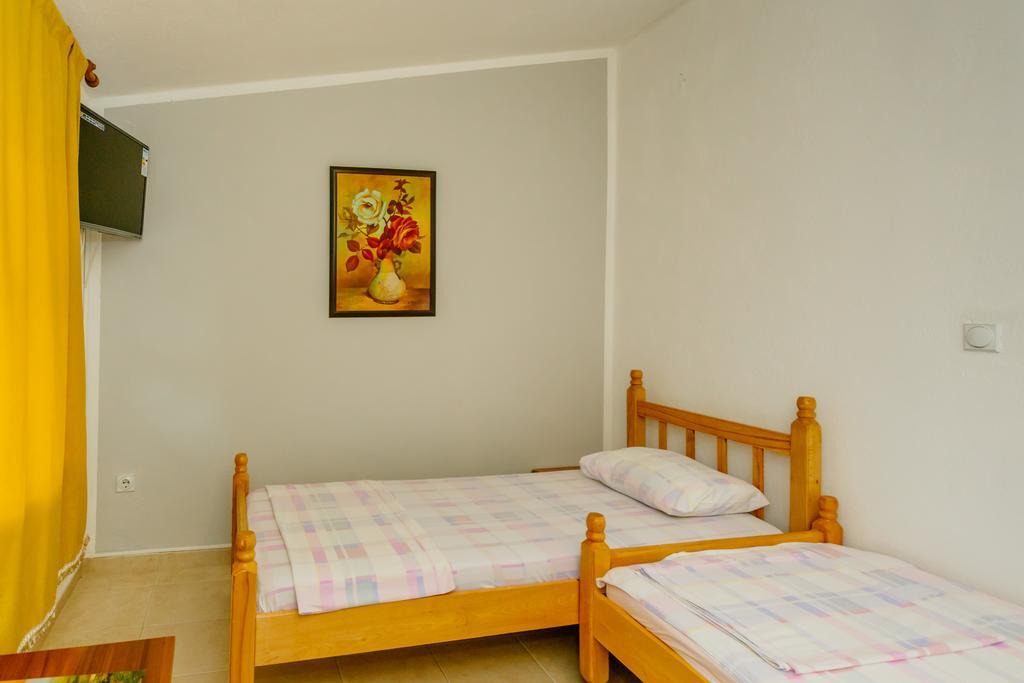 Mc Apartments Улцин Екстериор снимка