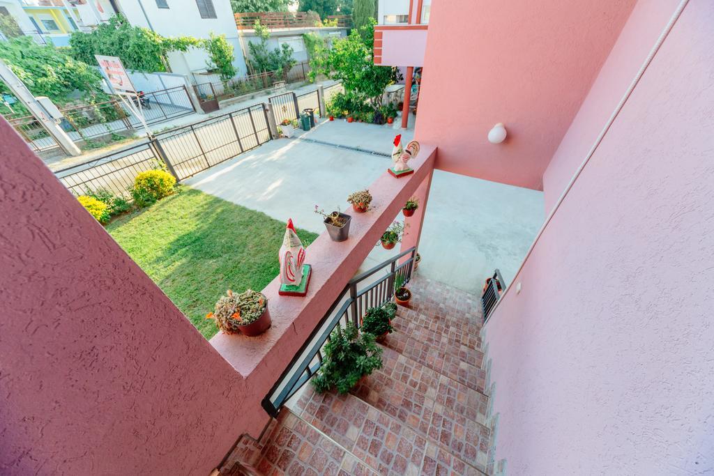 Mc Apartments Улцин Екстериор снимка