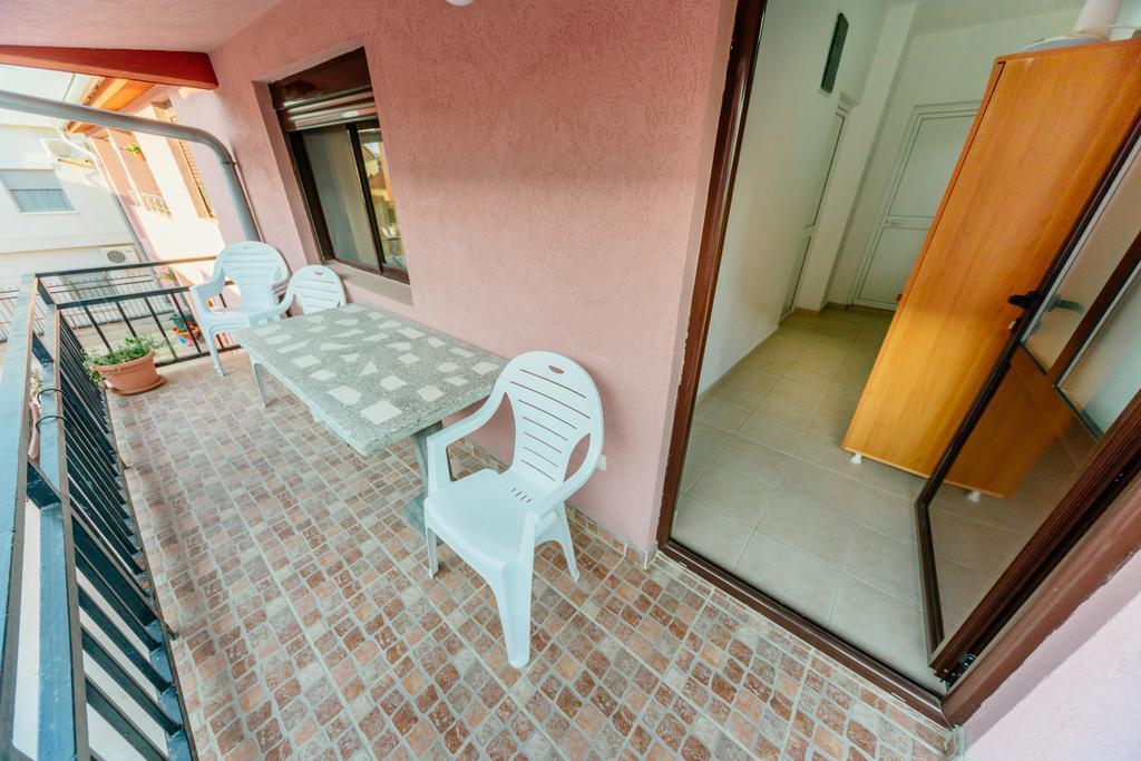 Mc Apartments Улцин Екстериор снимка