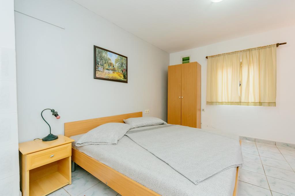 Mc Apartments Улцин Екстериор снимка