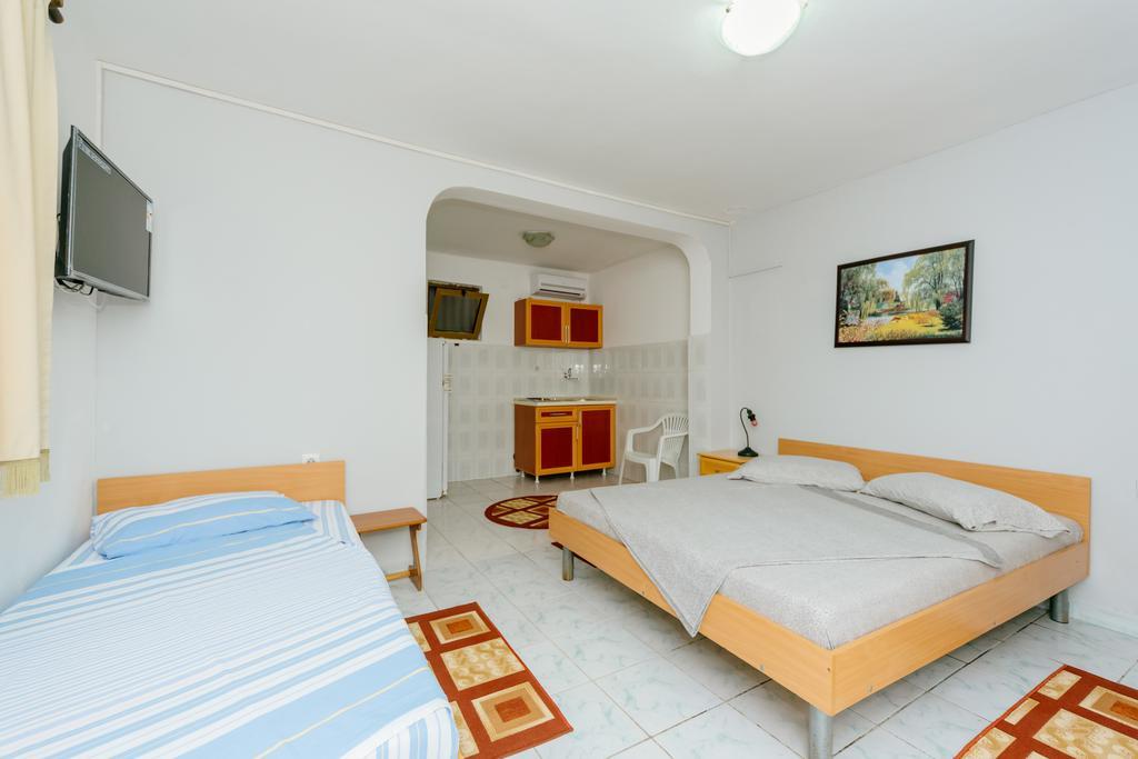 Mc Apartments Улцин Екстериор снимка