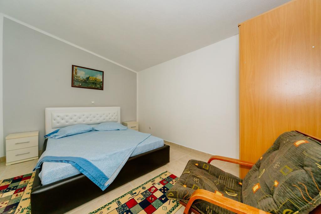 Mc Apartments Улцин Екстериор снимка
