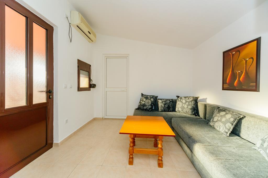 Mc Apartments Улцин Екстериор снимка