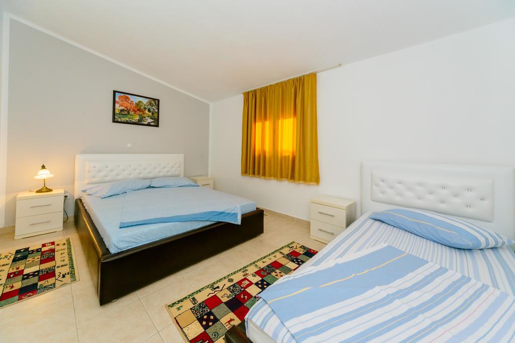 Mc Apartments Улцин Екстериор снимка