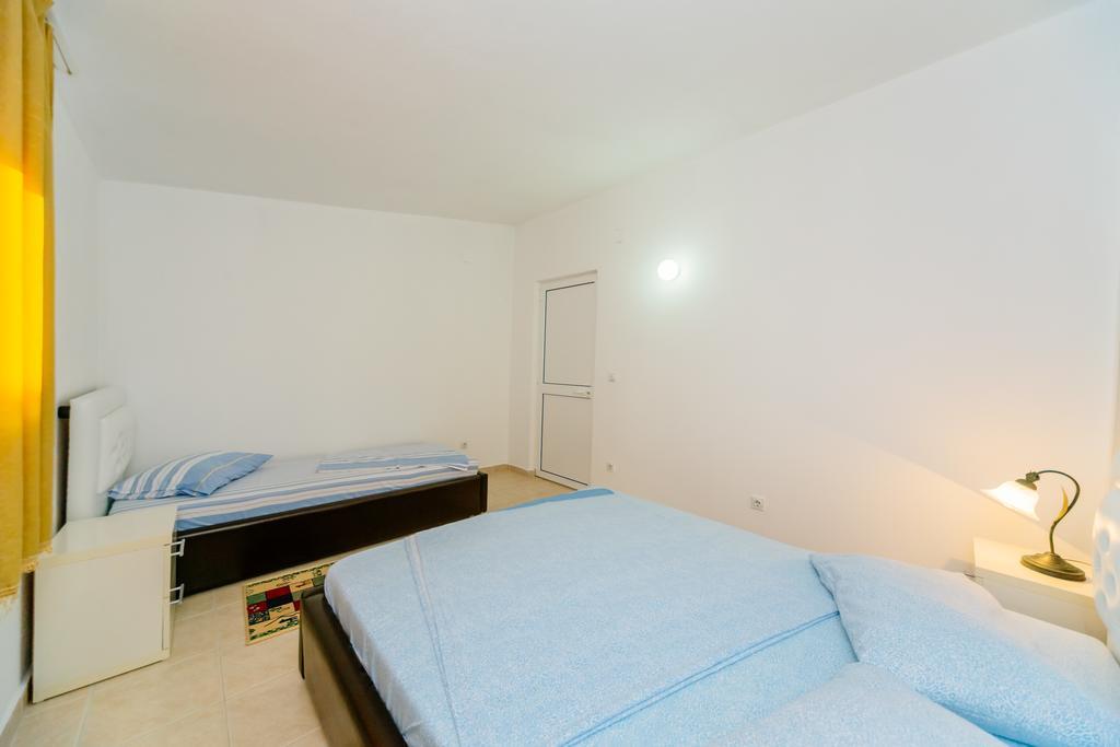 Mc Apartments Улцин Екстериор снимка