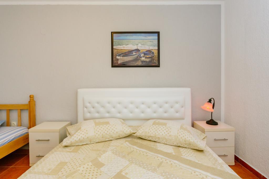 Mc Apartments Улцин Екстериор снимка