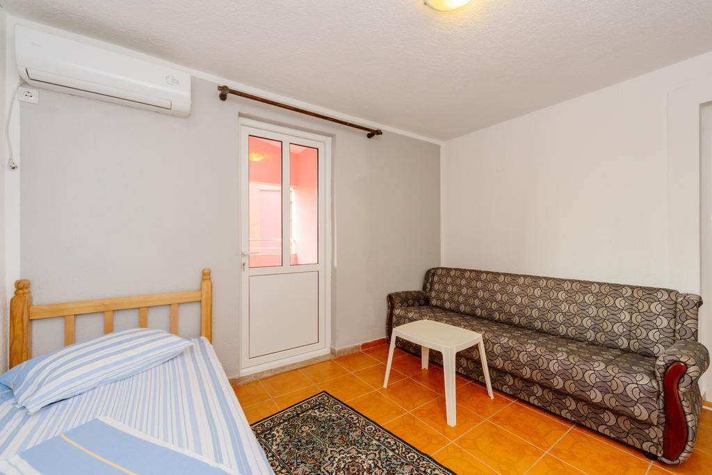 Mc Apartments Улцин Екстериор снимка