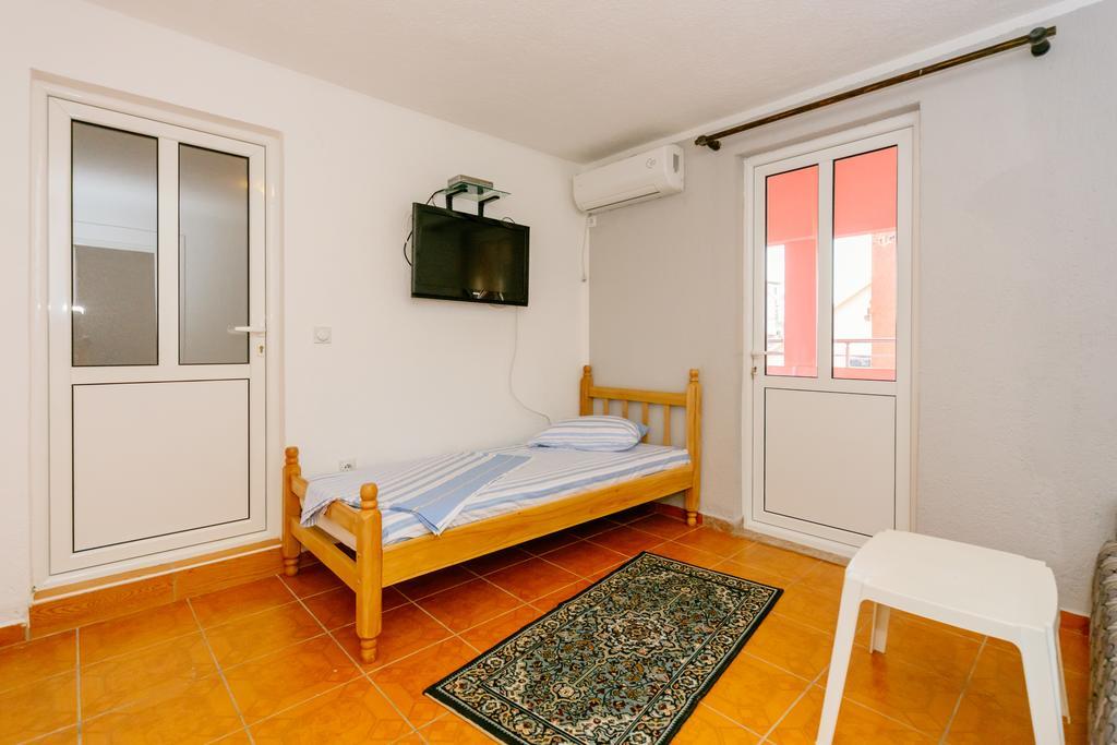 Mc Apartments Улцин Екстериор снимка