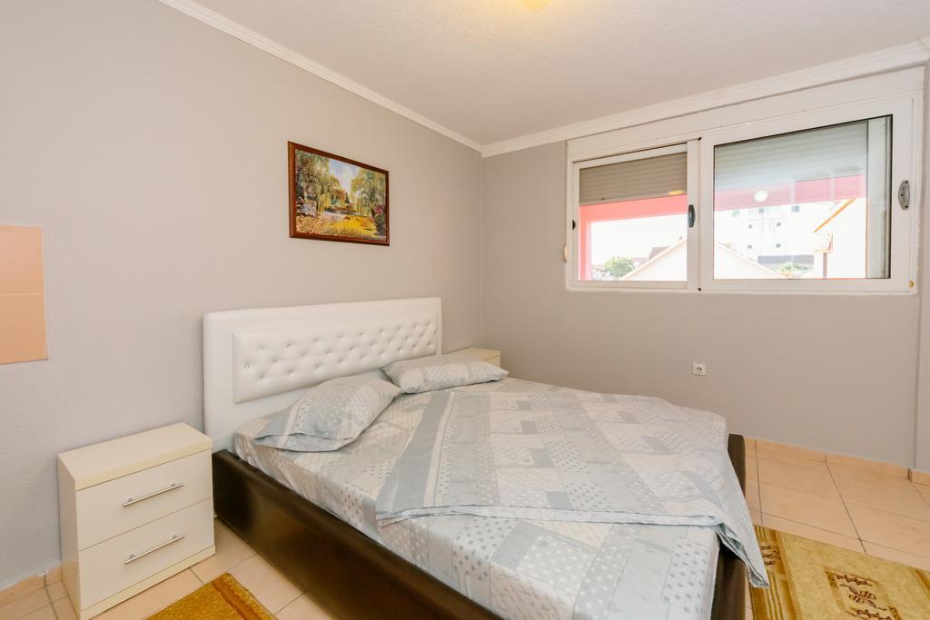 Mc Apartments Улцин Екстериор снимка