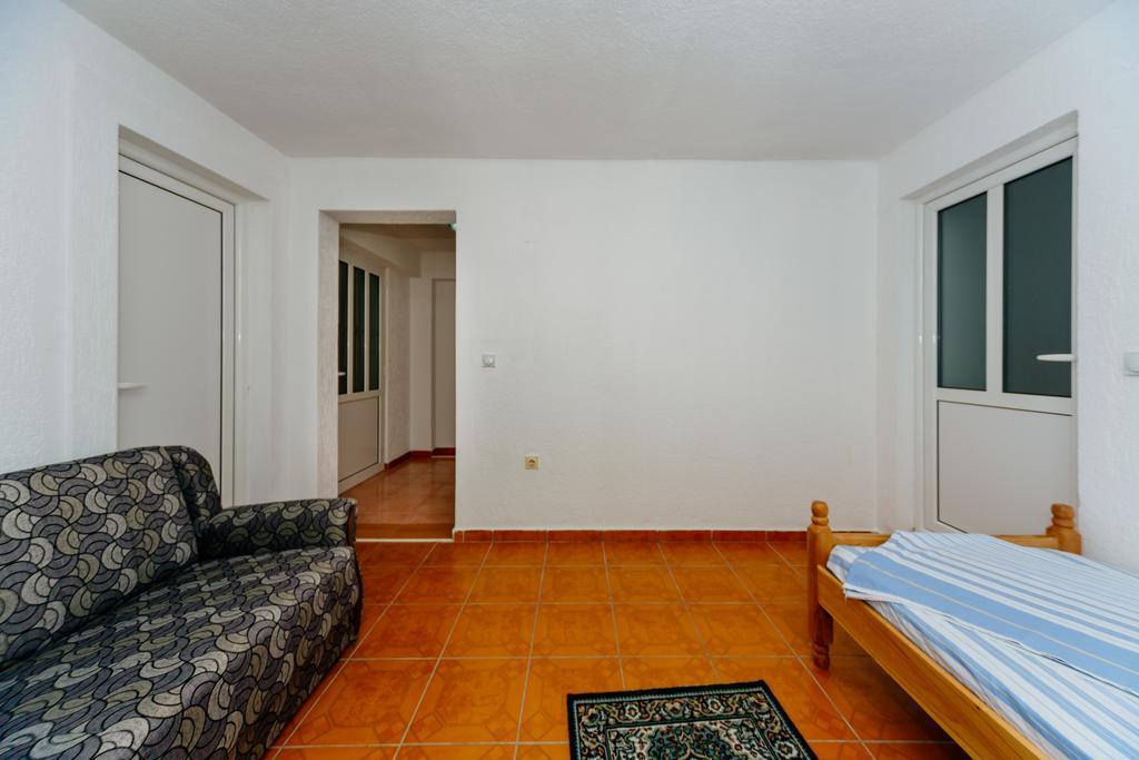 Mc Apartments Улцин Екстериор снимка