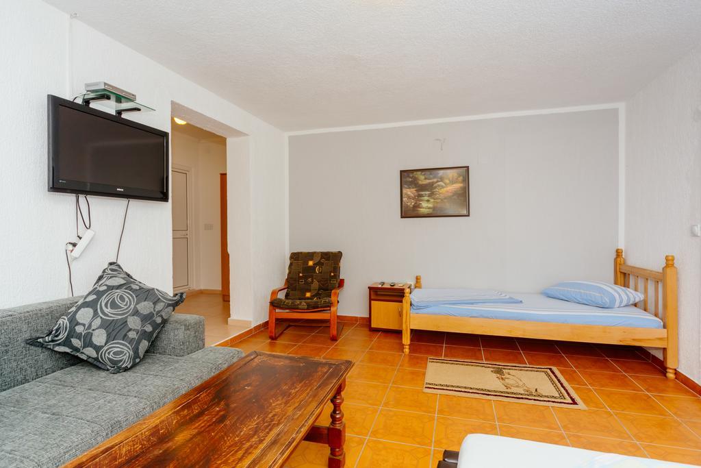 Mc Apartments Улцин Екстериор снимка