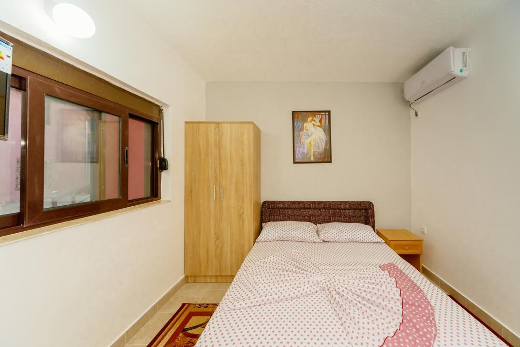 Mc Apartments Улцин Екстериор снимка