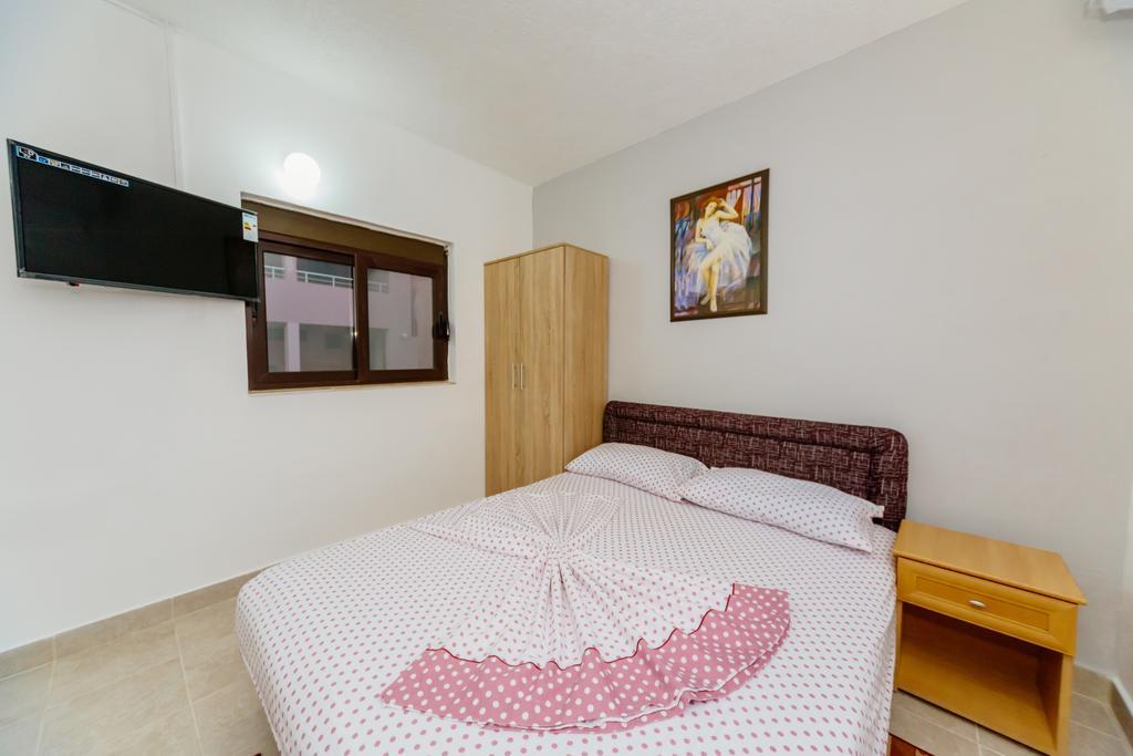 Mc Apartments Улцин Екстериор снимка